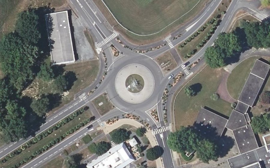 Vue aérienne du Rond-point anonyme n°33489021