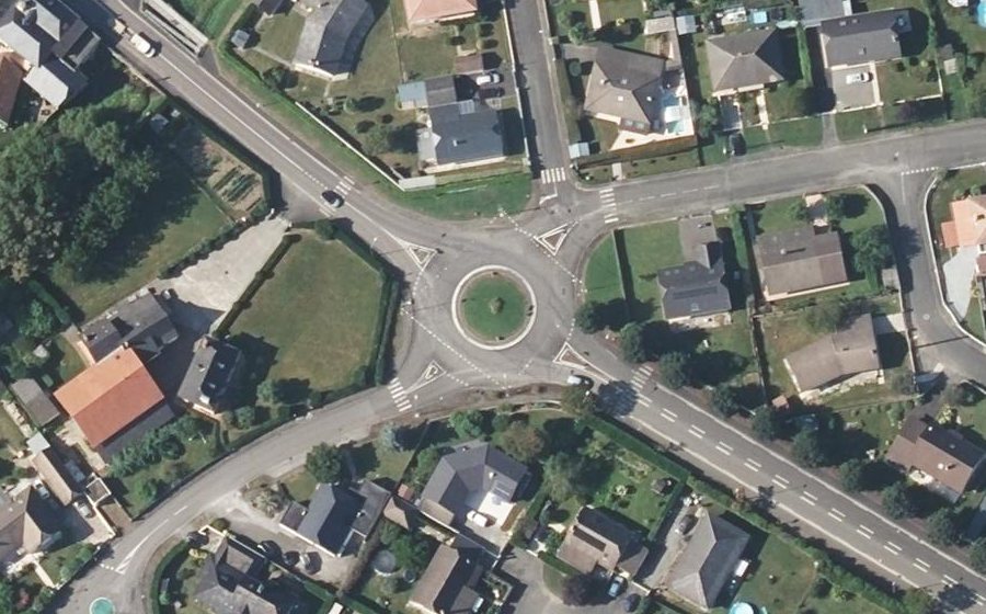 Vue aérienne du Rond-point anonyme n°33489029
