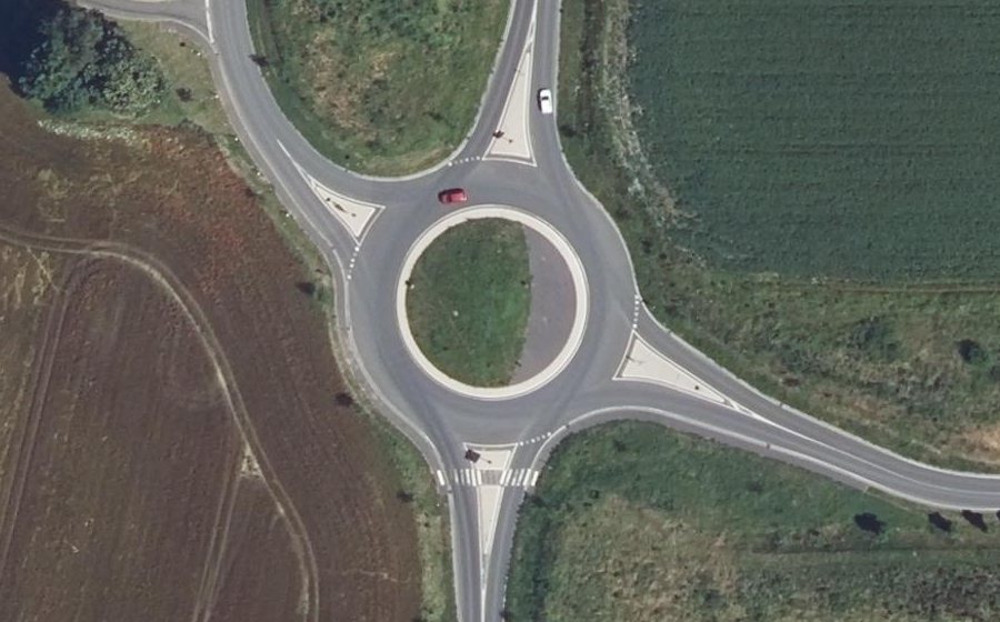 Vue aérienne du Rond-point anonyme n°334908307