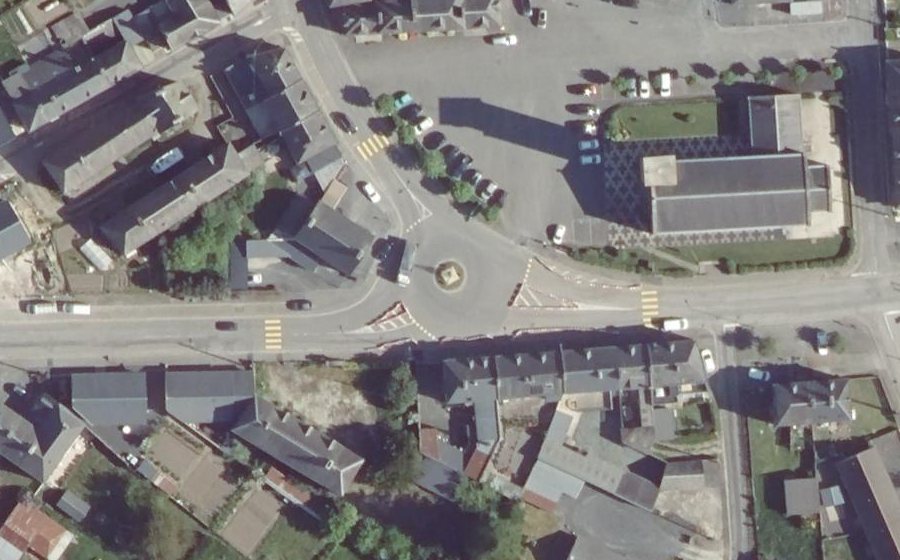 Vue aérienne du Rond-point anonyme n°33503016
