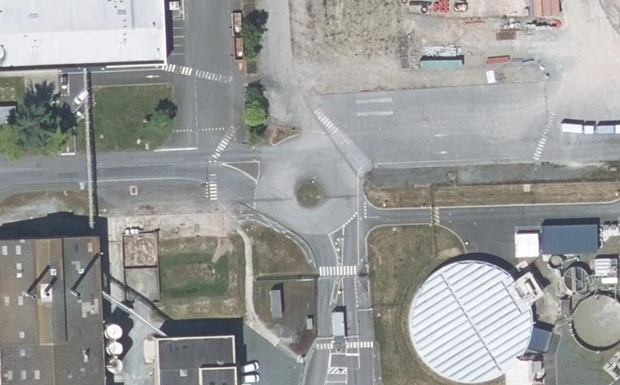 Vue aérienne du Rond-point anonyme n°335056885