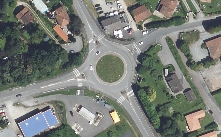 Vue aérienne du Rond-point anonyme n°33511287