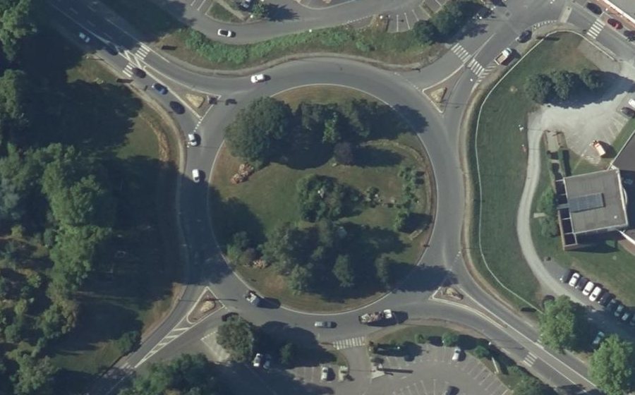 Vue aérienne du Rond-point anonyme n°33522127