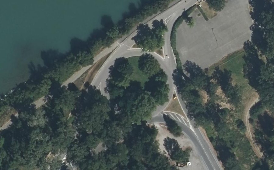 Vue aérienne du Rond-point anonyme n°33530152