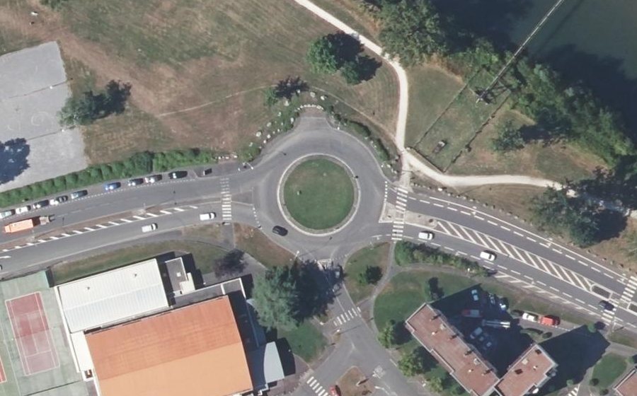 Vue aérienne du Rond-point anonyme n°33532785