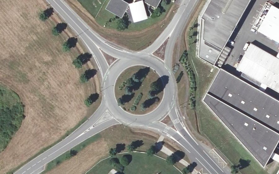Vue aérienne du Rond-point anonyme n°33536066
