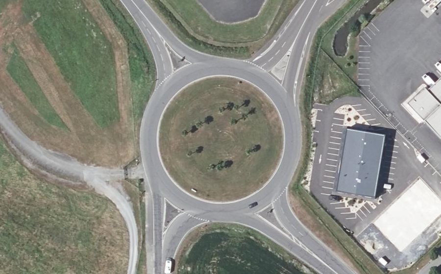Vue aérienne du Rond-point anonyme n°33536072