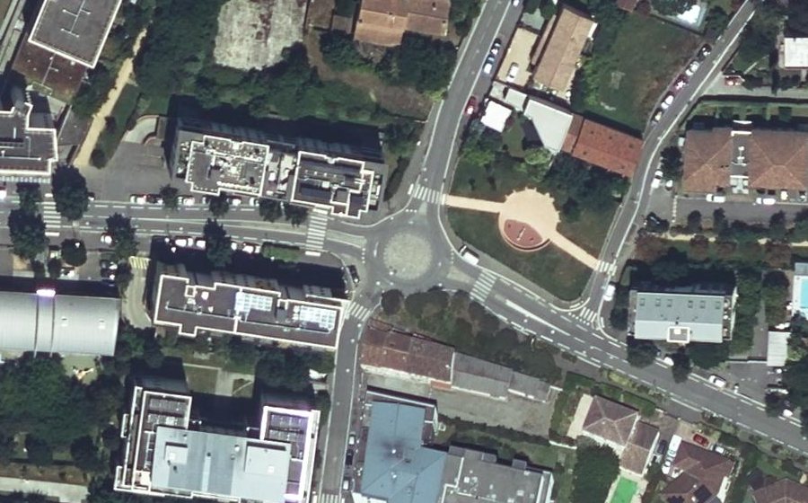 Vue aérienne du Rond-point anonyme n°33536570