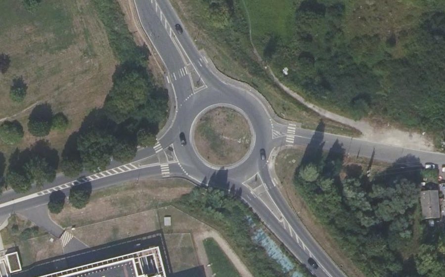 Vue aérienne du Rond-point anonyme n°335369731