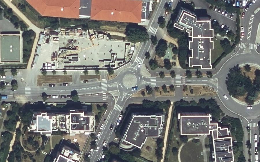Vue aérienne du Rond-point anonyme n°33537448