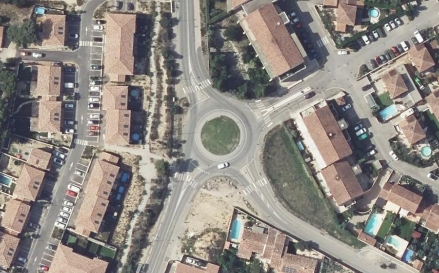Vue aérienne du Rond-point anonyme n°33539758