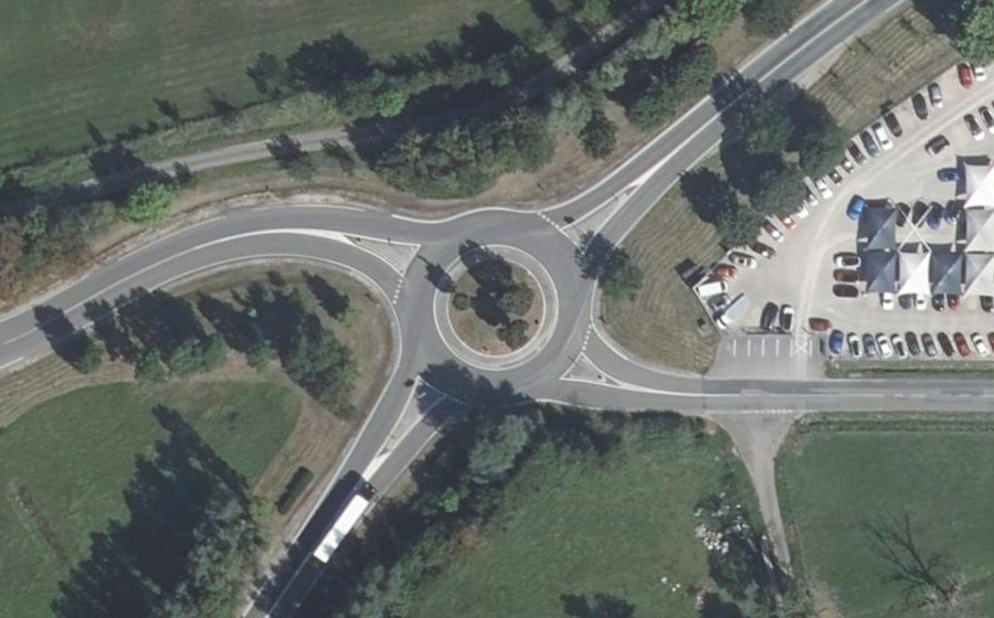 Vue aérienne du Rond-point anonyme n°33542922