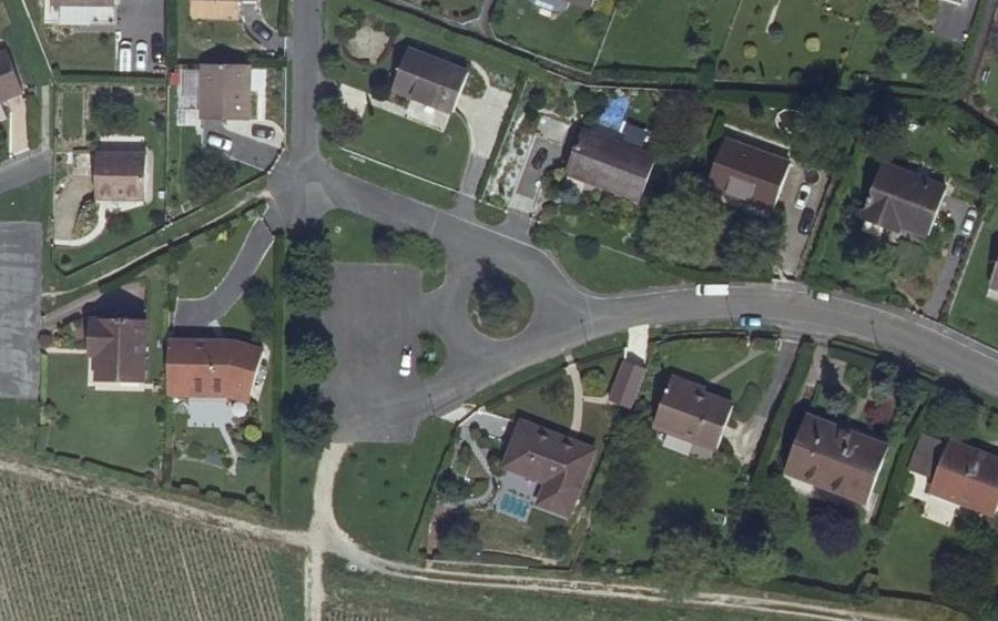 Vue aérienne du Rond-point anonyme n°335564950