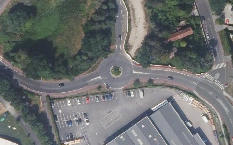 Vue aérienne du Rond-point anonyme n°33560628