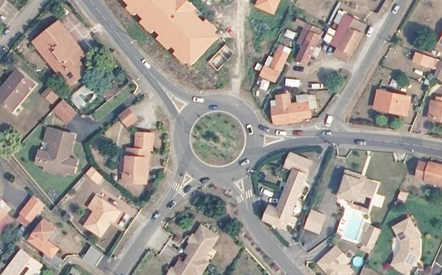 Vue aérienne du Rond-point anonyme n°335757763