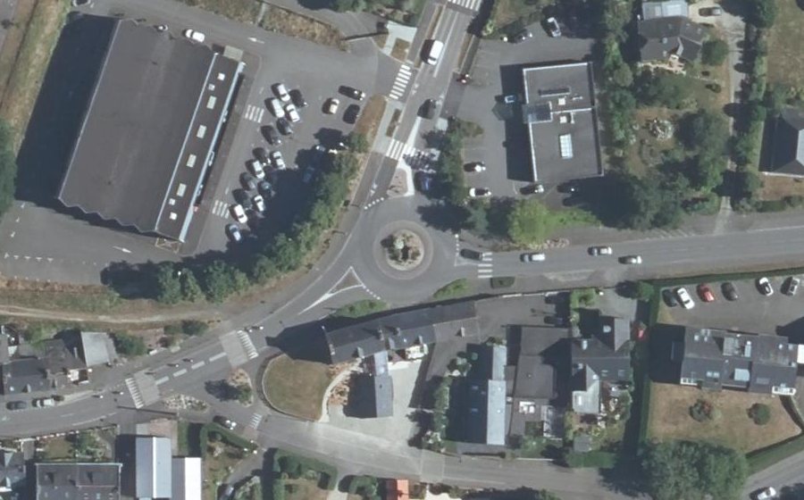 Vue aérienne du Rond-point anonyme n°33595882