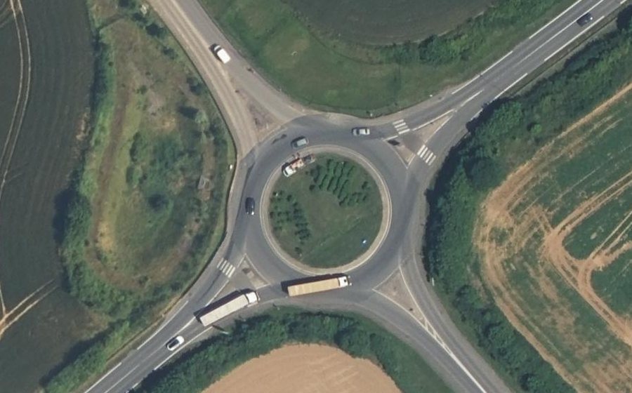 Vue aérienne du Rond-point anonyme n°335966742