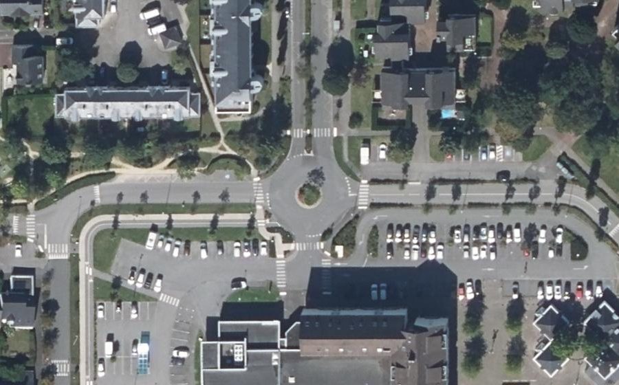 Vue aérienne du Rond-point anonyme n°336050295