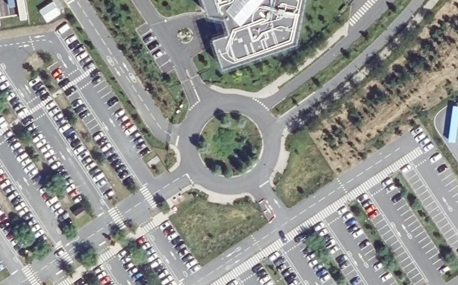 Vue aérienne du Rond-point anonyme n°336064023