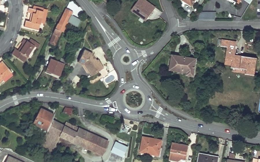 Vue aérienne du Rond-point anonyme n°33608875
