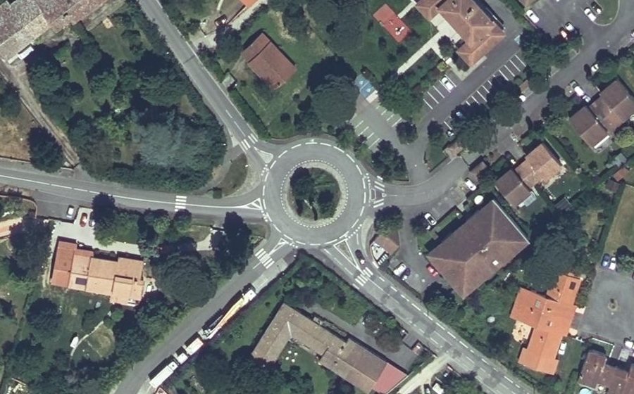 Vue aérienne du Rond-point anonyme n°33612879