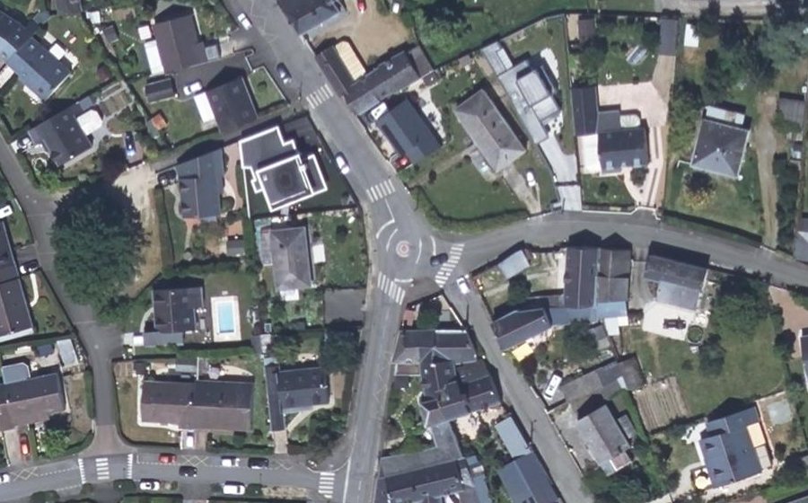 Vue aérienne du Rond-point anonyme n°336151210