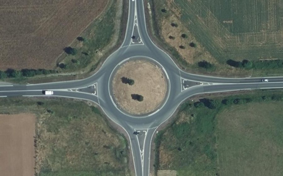 Vue aérienne du Rond-point anonyme n°33618875