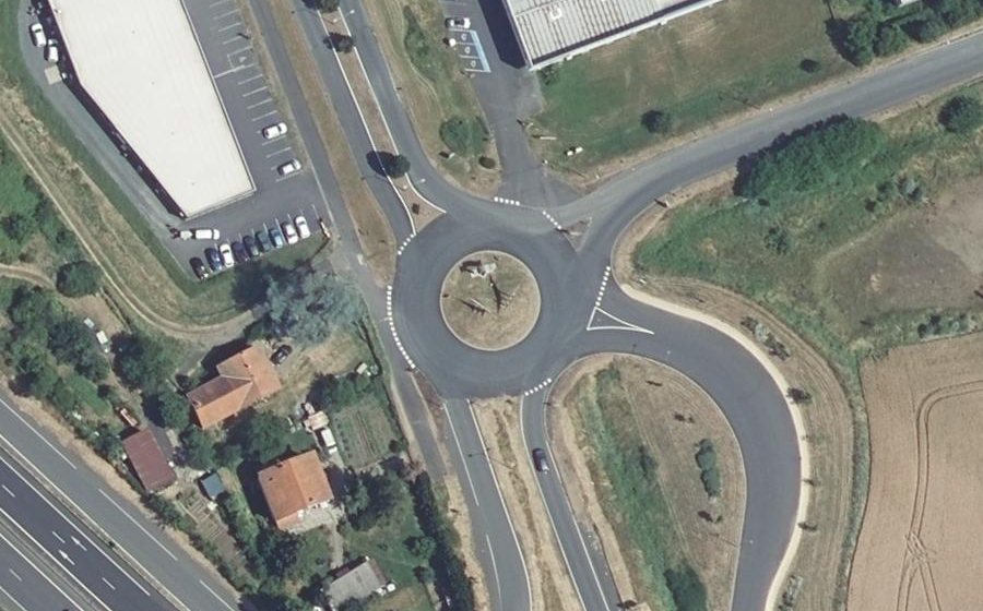 Vue aérienne du Rond-point anonyme n°33625051