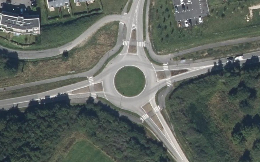 Vue aérienne du Rond-point anonyme n°336385215