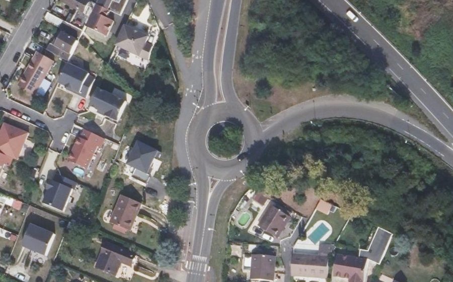 Vue aérienne du Rond-point anonyme n°33649634