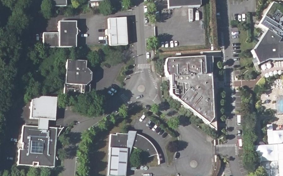 Vue aérienne du Rond-point anonyme n°33651152