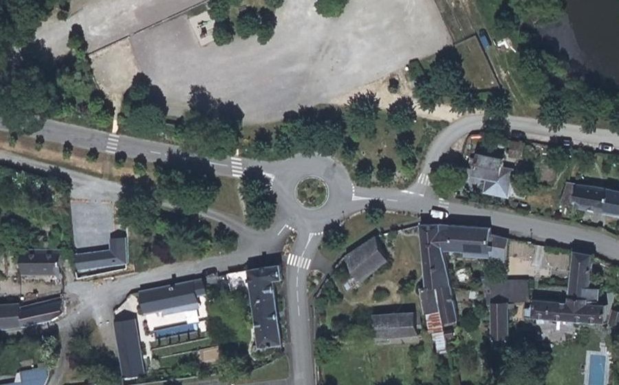 Vue aérienne du Rond-point anonyme n°336633100