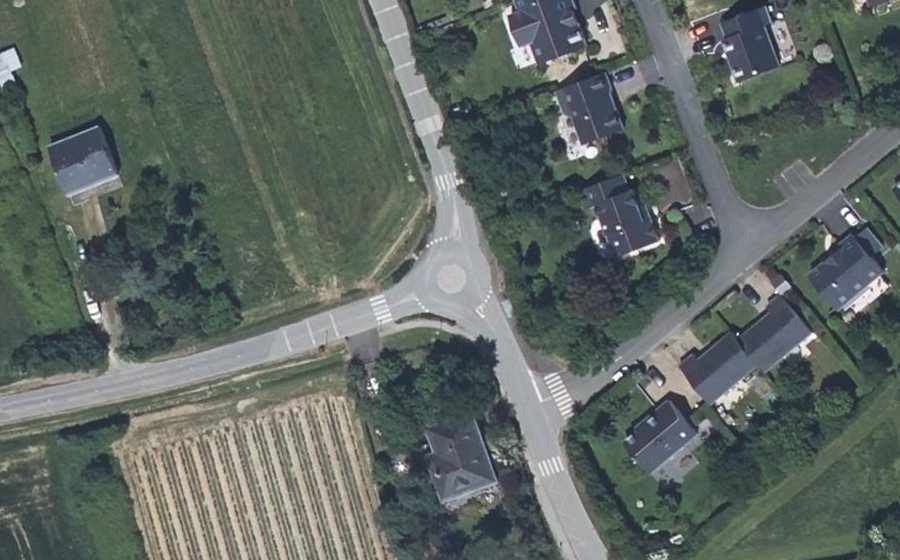 Vue aérienne du Rond-point anonyme n°336711252