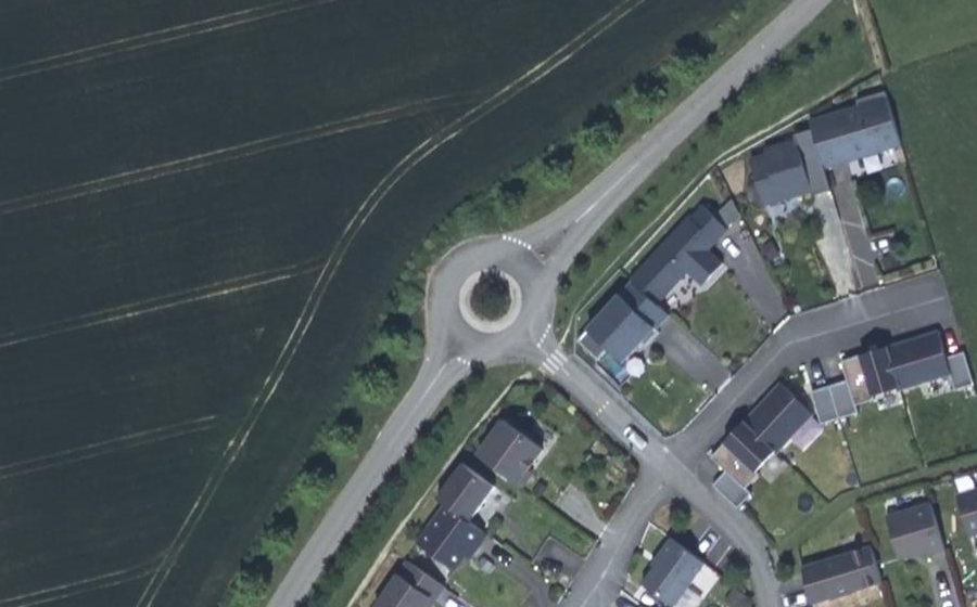 Vue aérienne du Rond-point anonyme n°336711253