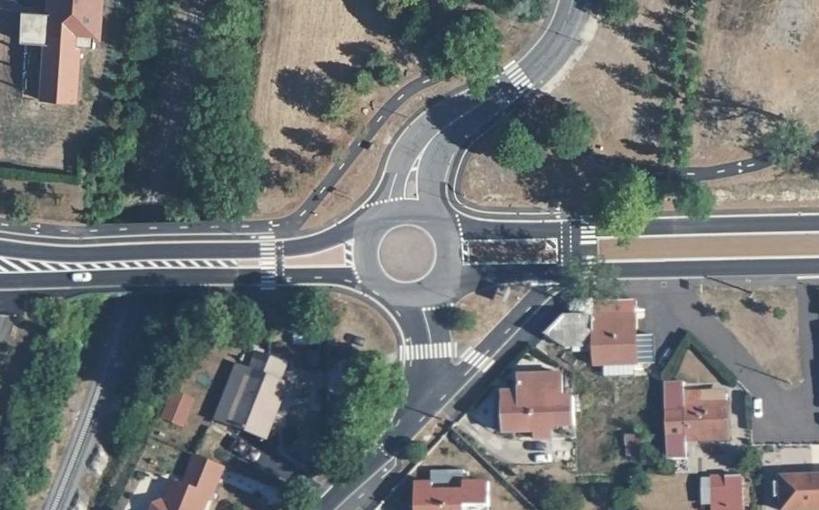 Vue aérienne du Rond-point anonyme n°33682714