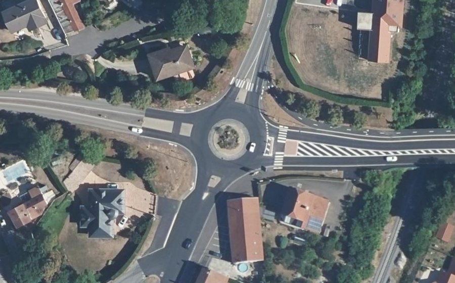 Vue aérienne du Rond-point anonyme n°33682715