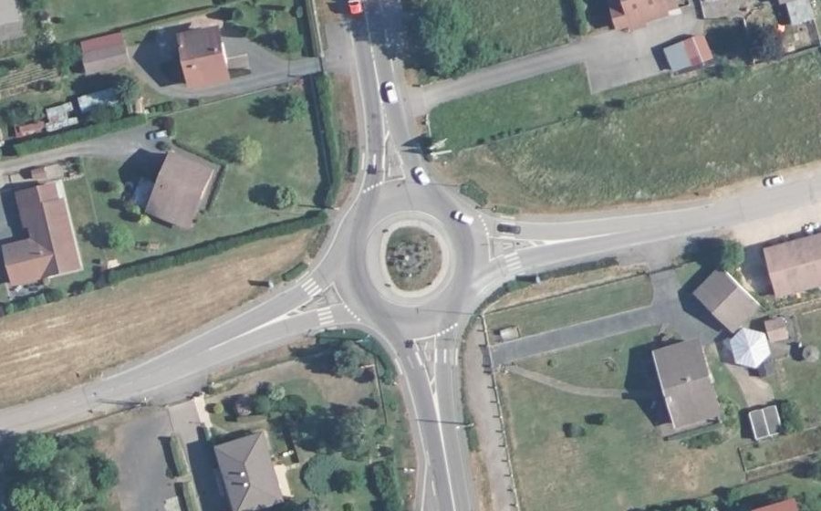 Vue aérienne du Rond-point anonyme n°336847380