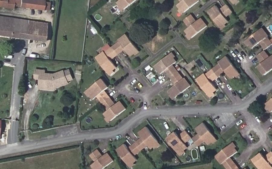 Vue aérienne du Rond-point anonyme n°336894121