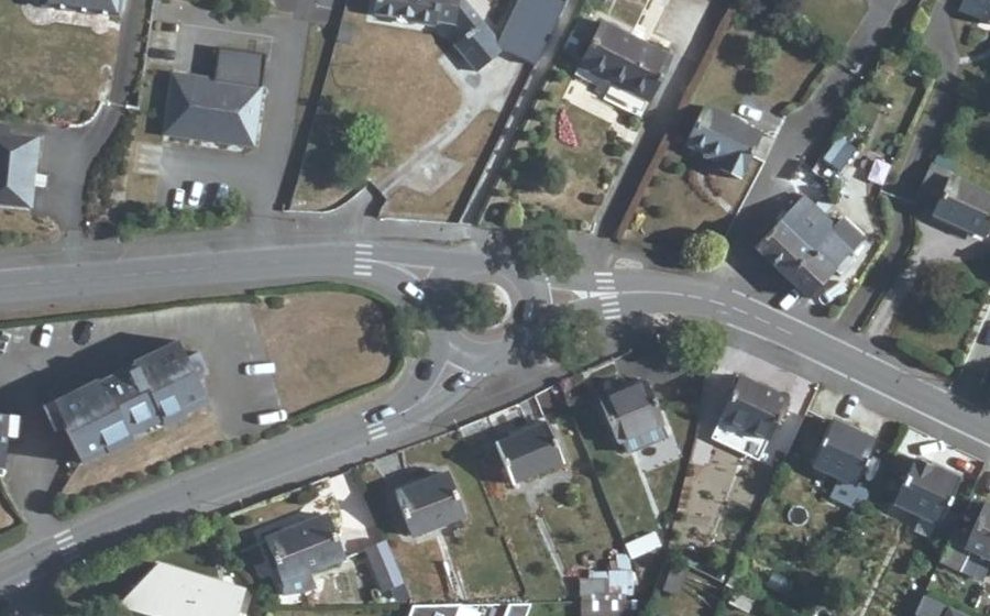 Vue aérienne du Rond-point anonyme n°33694282
