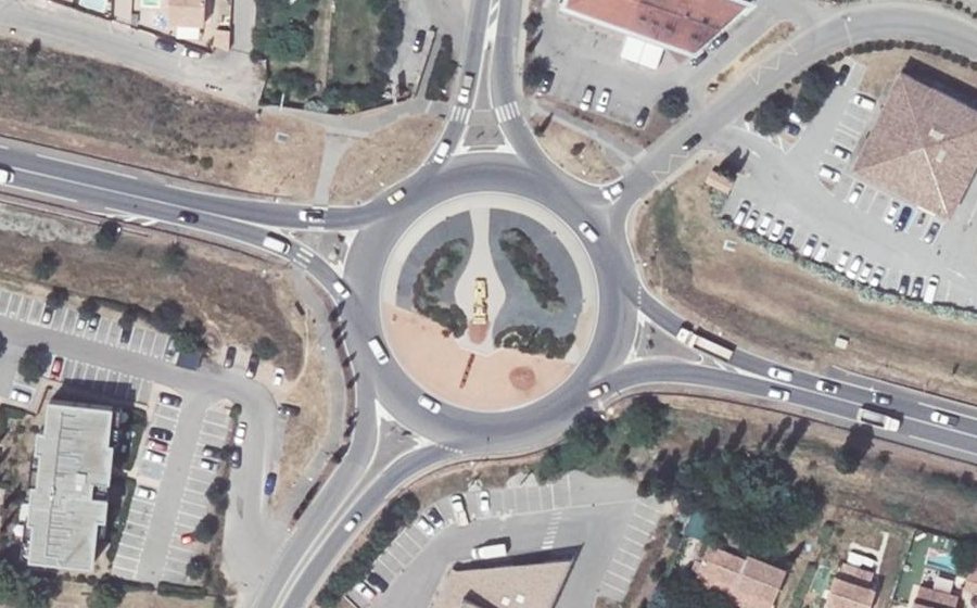 Vue aérienne du Rond-point anonyme n°33700417
