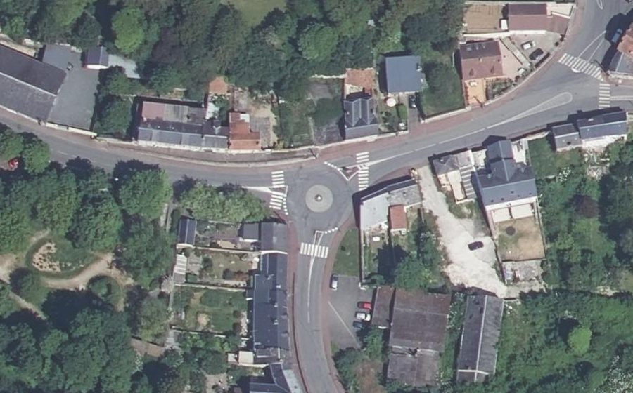 Vue aérienne du Rond-point anonyme n°33713718