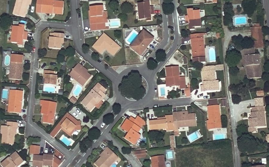 Vue aérienne du Rond-point anonyme n°33715079