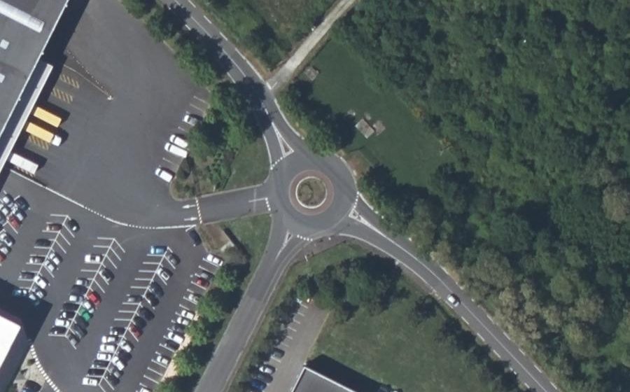 Vue aérienne du Rond-point anonyme n°33718007