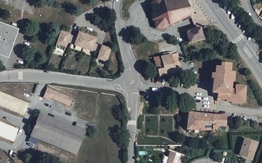 Vue aérienne du Rond-point anonyme n°33723510