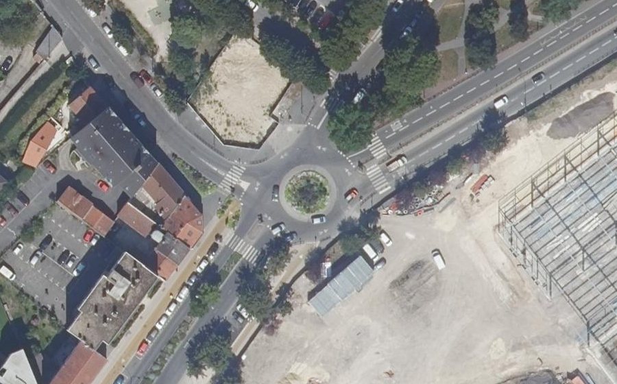 Vue aérienne du Rond-point anonyme n°337263275