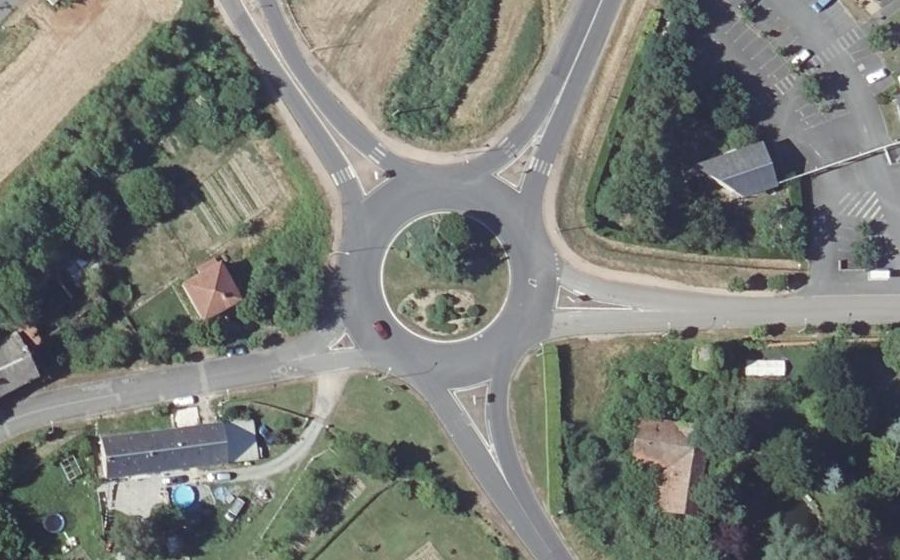Vue aérienne du Rond-point anonyme n°33730038
