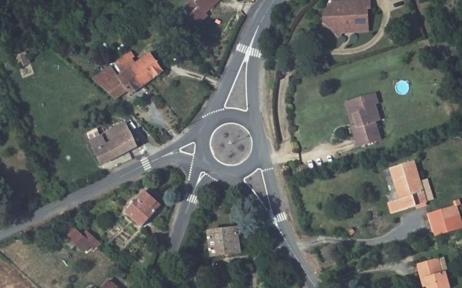 Vue aérienne du Rond-point anonyme n°337408200