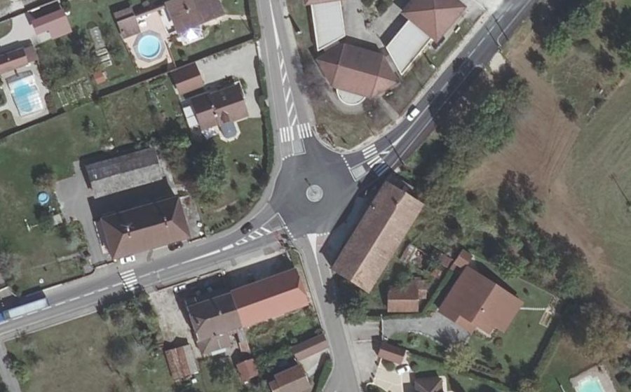 Vue aérienne du Rond-point anonyme n°33740917
