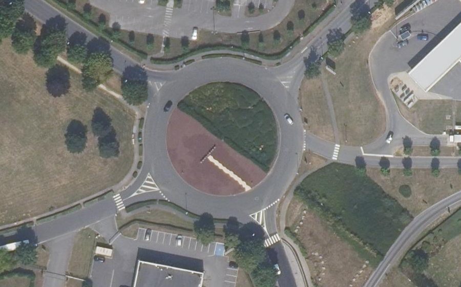 Vue aérienne du Rond-point anonyme n°33741451