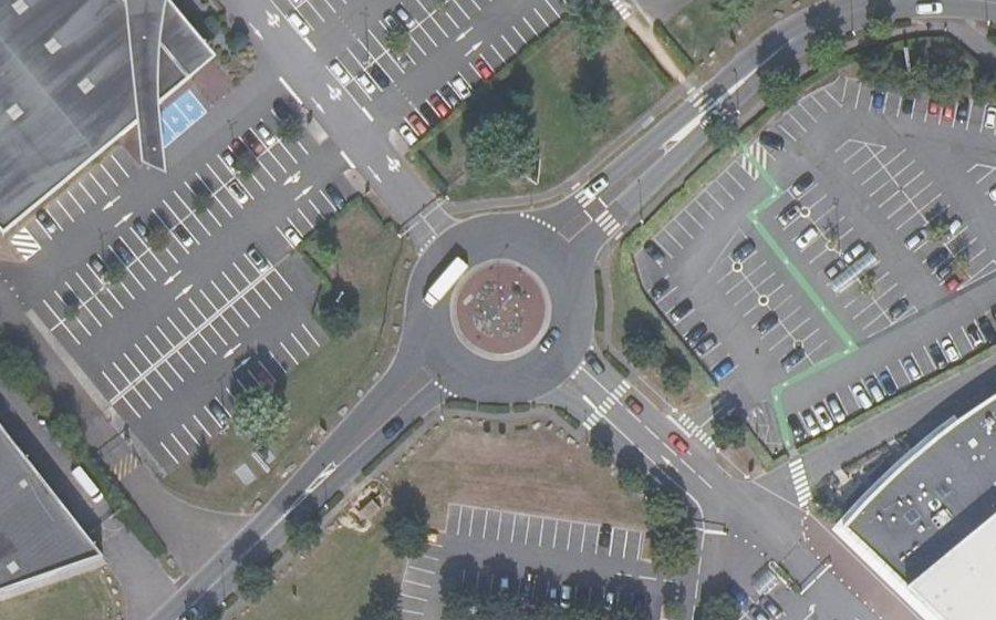Vue aérienne du Rond-point anonyme n°33741535
